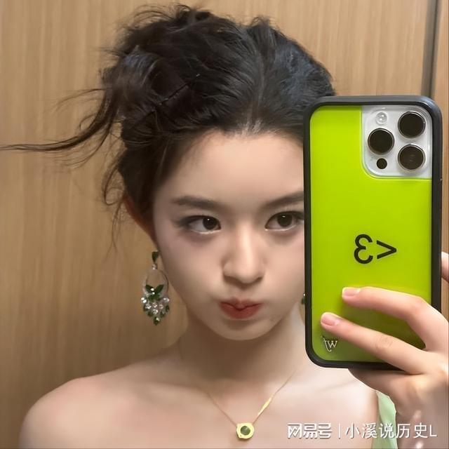 亲爹被爆是老赖1亿欠款还未还继黄杨钿甜后嘉行又塌一个！(图2)